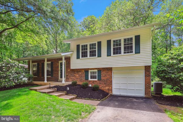 Attached, Exterior, Facade, Brick Facade, Split Level