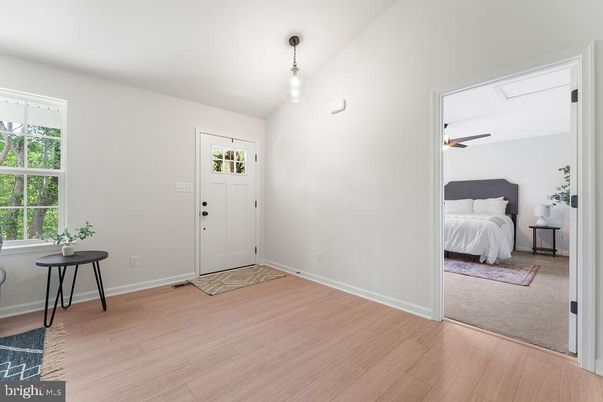 Bedroom, Interior, Pendant Lights, Wood Texture Flooring