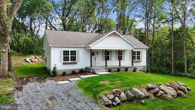 Backyard, Exterior, Facade, Farmhouse