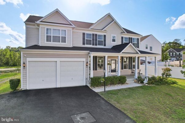 Attached, Exterior, Facade, Farmhouse