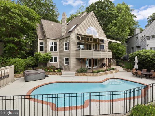 Exterior, Hot Tub, Pool