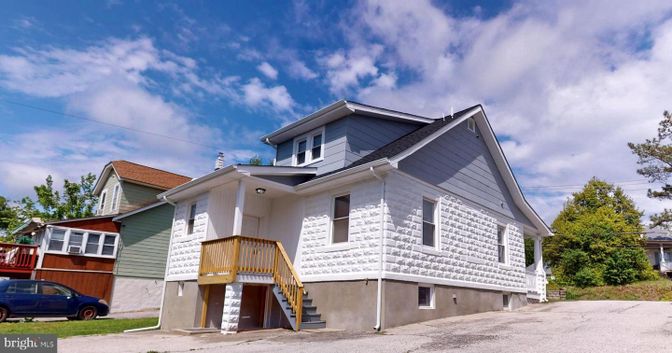 Exterior, Facade, None