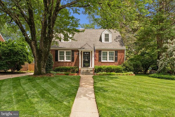 Exterior, Facade, Brick Facade, Cape Cod