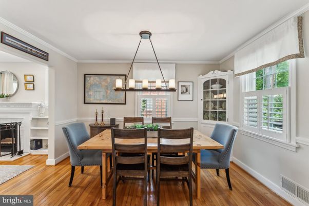 Chandelier, Dining room, Fireplace, Interior, Wood Texture Flooring