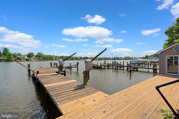 Exterior, Lake
