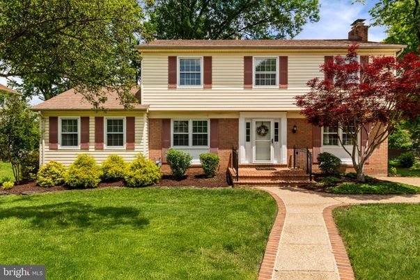 Exterior, Facade, Brick Facade, Split Level