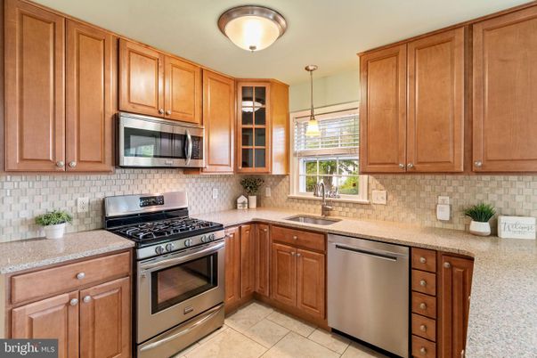 Interior, Kitchen, Pendant Lights, Stainless Steel Appliances