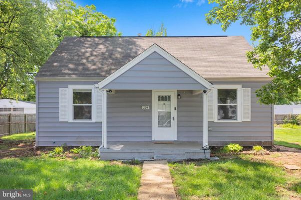 Exterior, Facade, Cape Cod