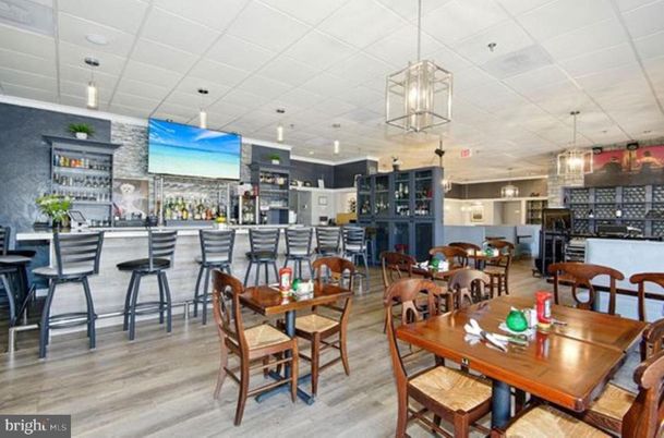 Dining room, Interior, Kitchen, Pendant Lights, Recessed Lighting, Wood Texture Flooring