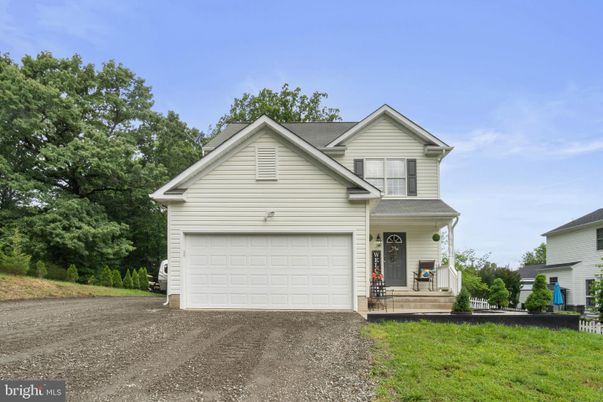 Attached, Exterior, Facade, Farmhouse