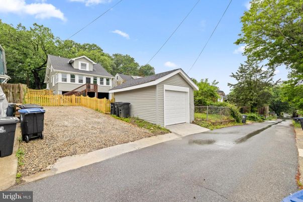 Detached Garage, Exterior