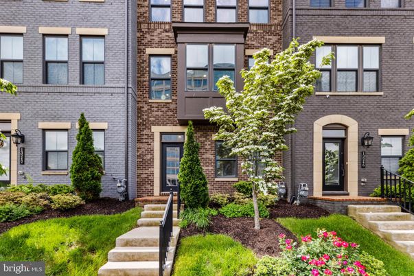 Exterior, Facade, Brick Facade, Rowhouse