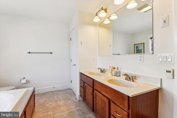 Bathroom, Dual Sink Vanities, Interior