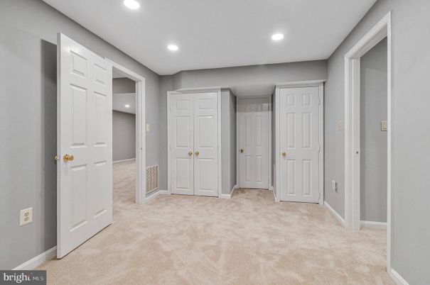 Empty room, Interior, Recessed Lighting