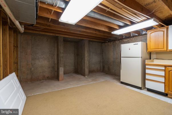 Interior, Washer, Wooden Beams