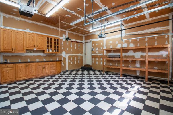 Garage, Interior