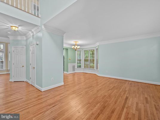 Chandelier, Empty room, Interior, Wood Texture Flooring