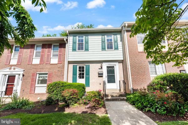 Exterior, Facade, Brick Facade, Rowhouse