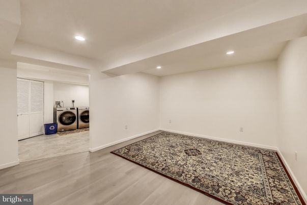 Empty room, Interior, Recessed Lighting, Washer, Wood Texture Flooring