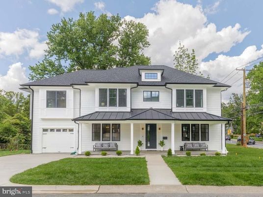 Attached, Exterior, Facade, Farmhouse
