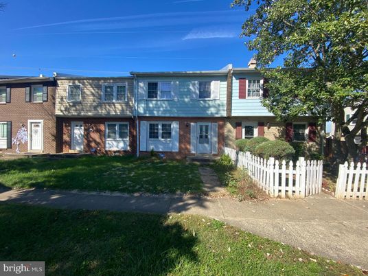 Exterior, Facade, Brick Facade, Rowhouse