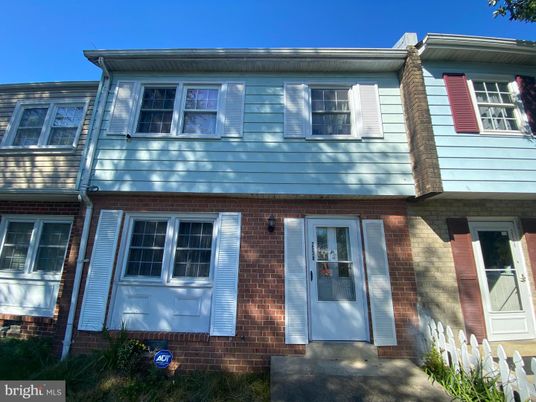 Exterior, Facade, Brick Facade, Rowhouse