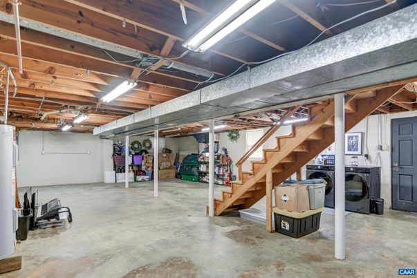 Interior, Washer, Wooden Beams