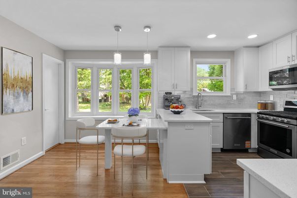 Dining room, Interior, Kitchen, Pendant Lights, Recessed Lighting, Wood Texture Flooring