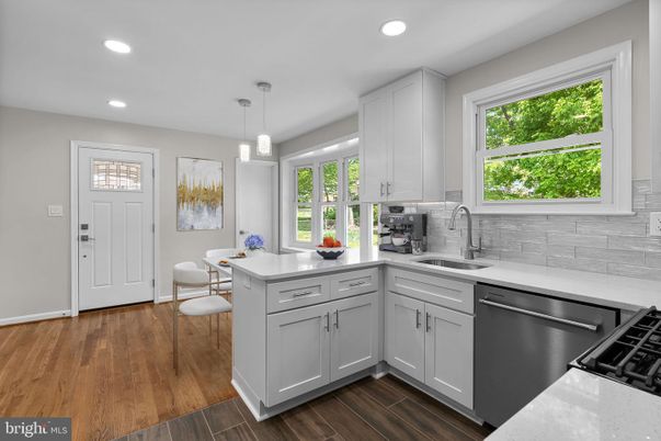 Dining room, Interior, Kitchen, Pendant Lights, Recessed Lighting, Wood Texture Flooring
