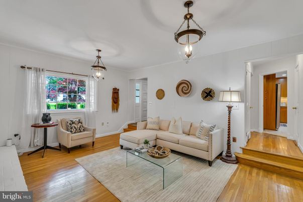 Interior, Living room, Pendant Lights, Wood Texture Flooring