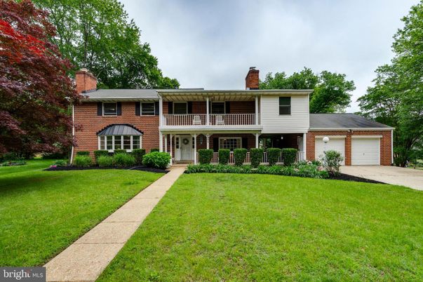 Attached, Exterior, Facade, Brick Facade, Georgian