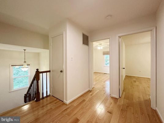 Interior, Pendant Lights, Wood Texture Flooring