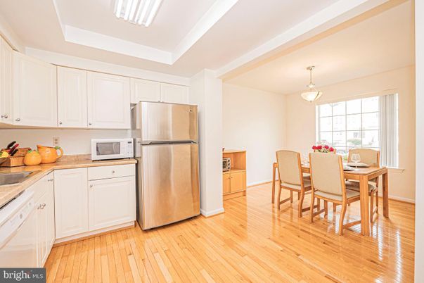 Dining room, Interior, Kitchen, Pendant Lights, Wood Texture Flooring