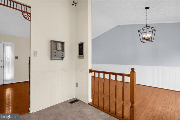 Interior, Pendant Lights, Wood Texture Flooring