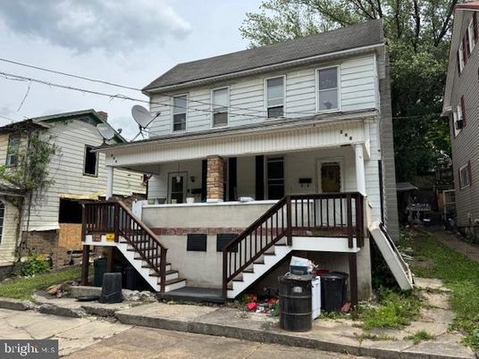 Exterior, Facade, American Foursquare