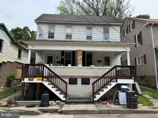 Exterior, Facade, American Foursquare