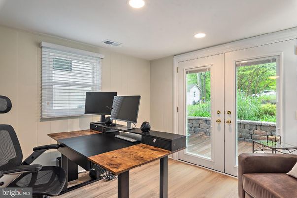 Home Office, Interior, Recessed Lighting, Wood Texture Flooring