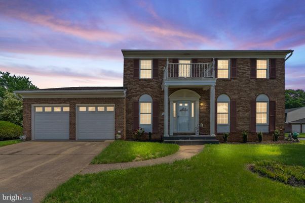 Attached, Exterior, Facade, Brick Facade, Georgian