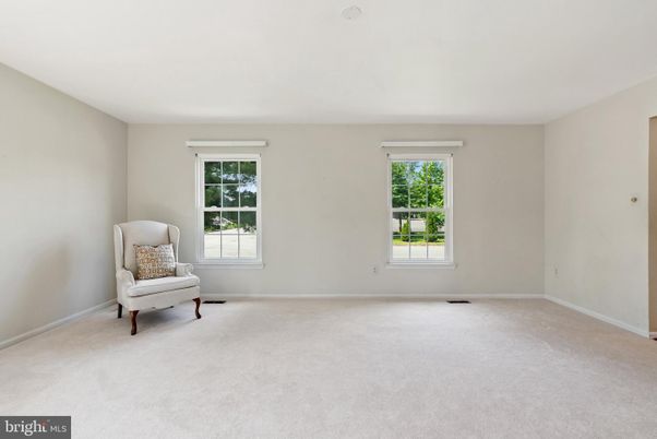 Empty room, Interior