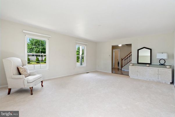 Empty room, Interior