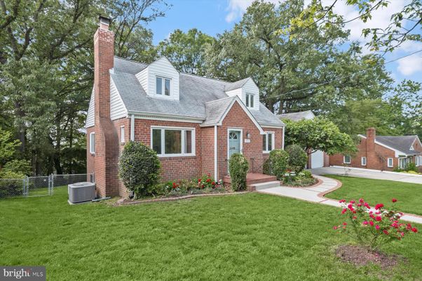 Exterior, Facade, Brick Facade, Cape Cod