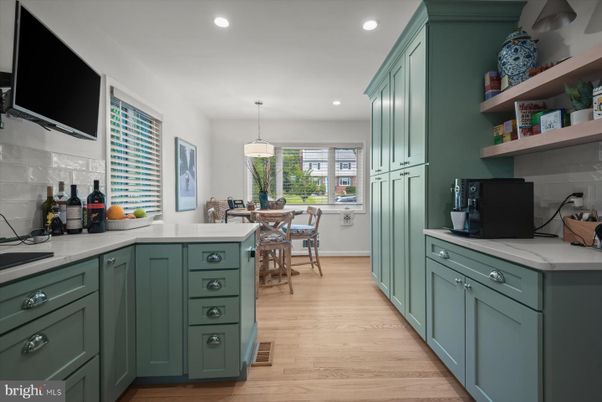 Dining room, Interior, Kitchen, Pendant Lights, Recessed Lighting, Wood Texture Flooring