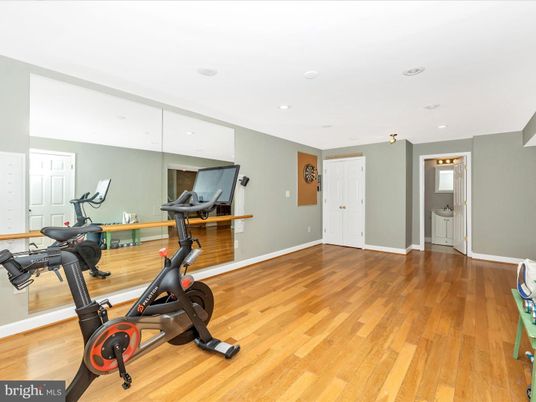 Fitness Equipment, Interior, Recessed Lighting, Wood Texture Flooring