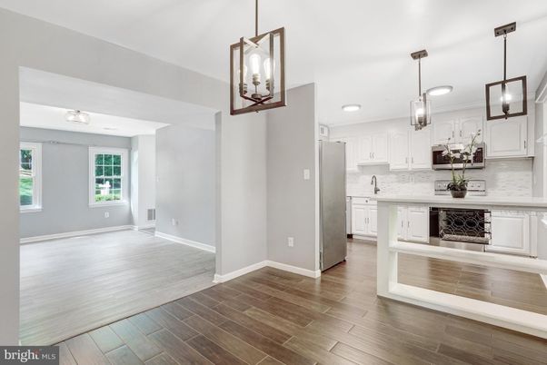 Interior, Kitchen, Pendant Lights, Recessed Lighting, Wood Texture Flooring