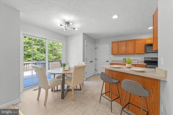 Dining room, Interior, Kitchen, Recessed Lighting