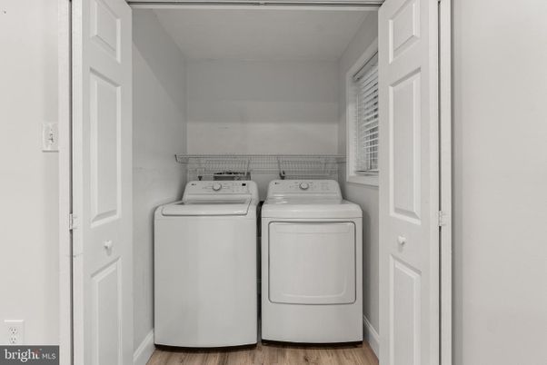 Interior, Utility Closets, Washer, Wood Texture Flooring