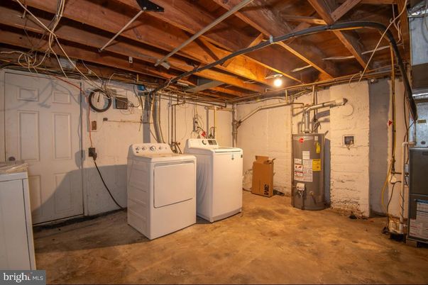 Interior, Washer, Wooden Beams