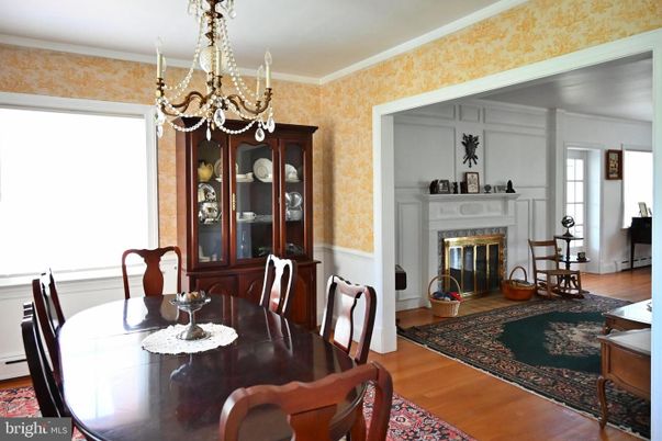 Chandelier, Dining room, Fireplace, Interior, Wood Texture Flooring