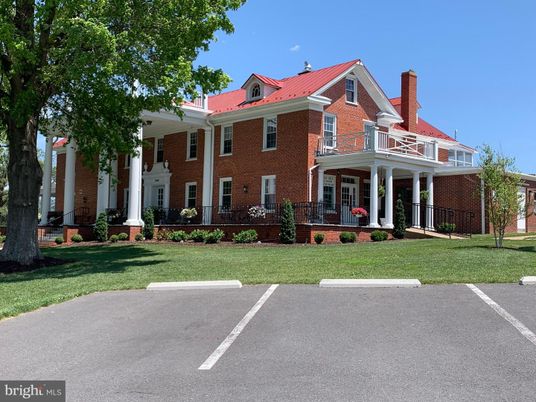 Exterior, Facade, Brick Facade, Georgian