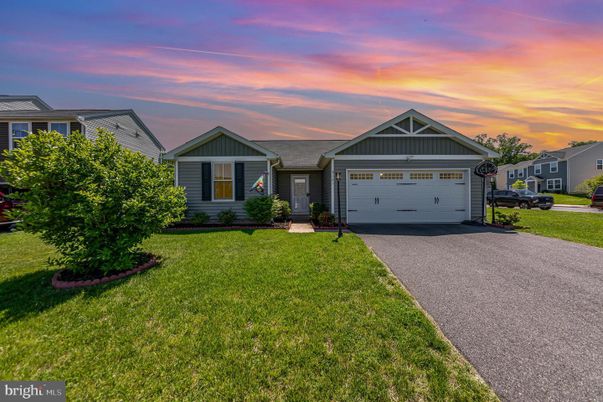 Attached, Exterior, Facade, Ranch
